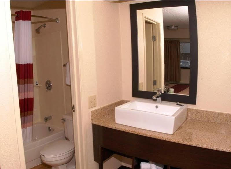 Red Roof Inn Plus+ Pittsburgh South - Airport Esterno foto