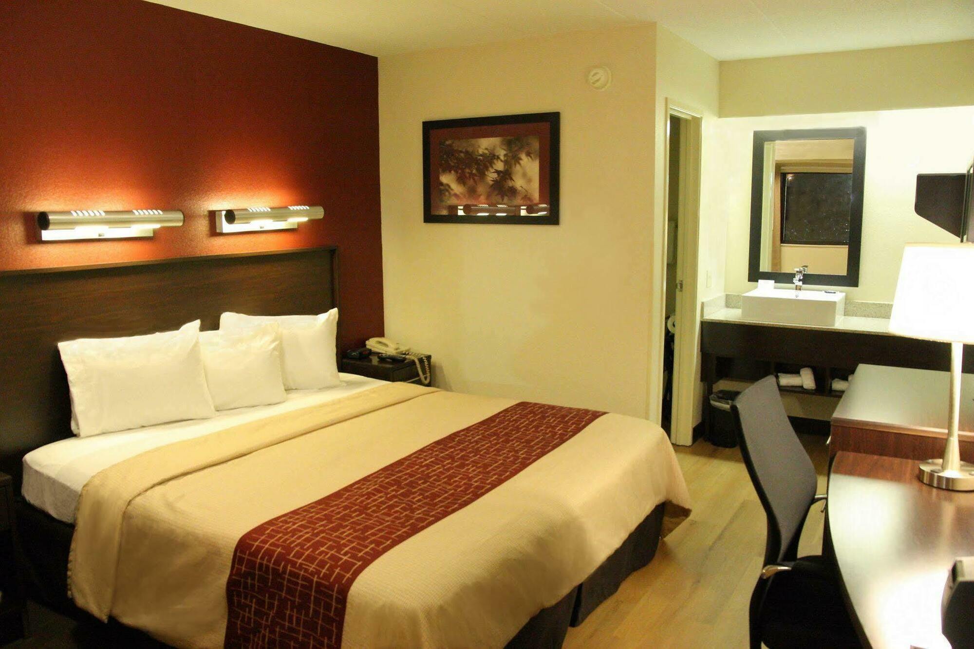 Red Roof Inn Plus+ Pittsburgh South - Airport Esterno foto